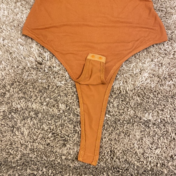 Skylar Rose Puff Shoulder Bodysuit Sz M, New with Tags - Picture 12 of 15